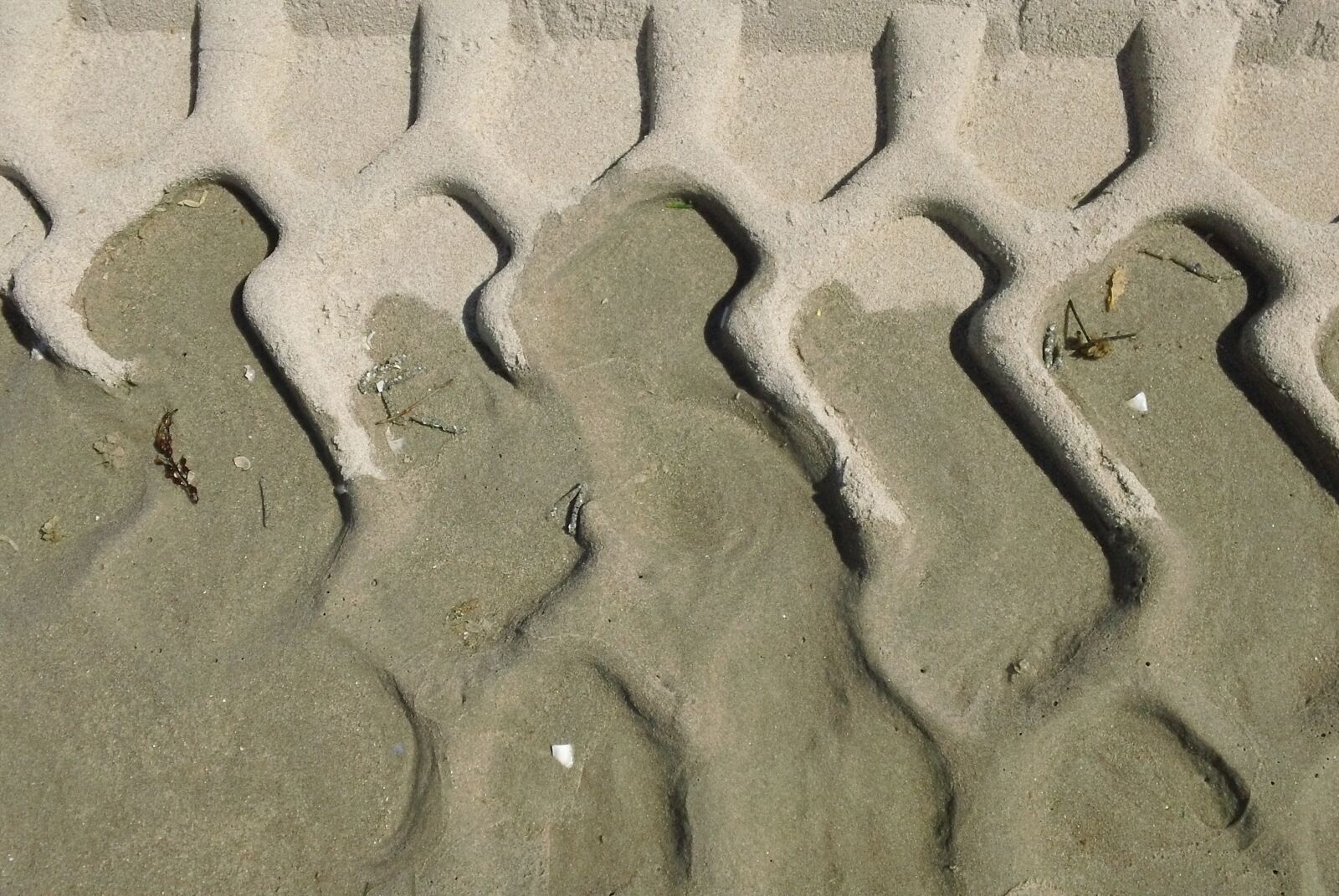 Sony MHS-TS20 sample photo. Sand, beach, water photography