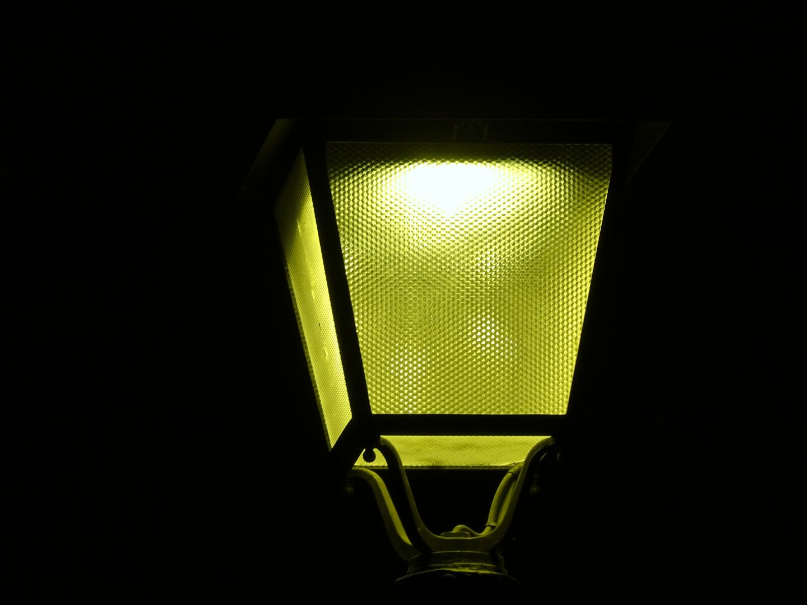 Sony DSC-HX60 sample photo. Street lamp, light, lighting photography