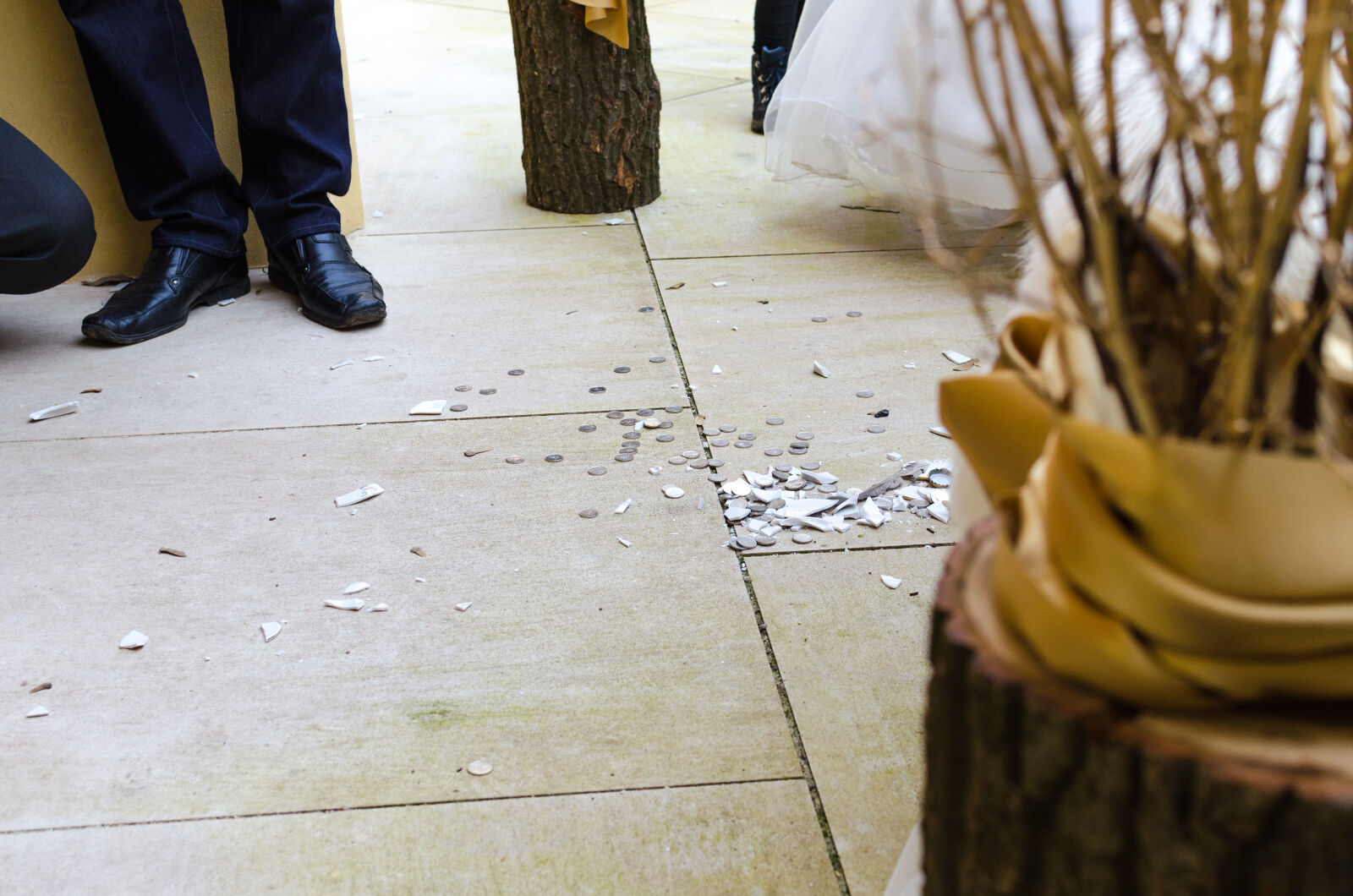 Nikon D5100 + Nikon AF-S DX Nikkor 35mm F1.8G sample photo. Background, bank, banking, bride photography