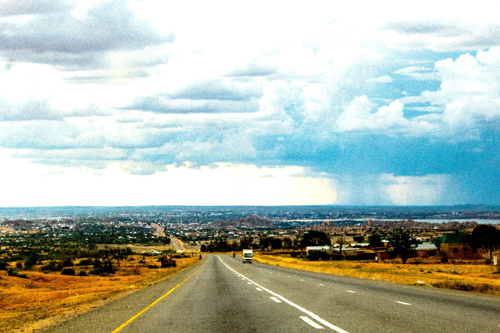 Canon EOS 1300D (EOS Rebel T6 / EOS Kiss X80) sample photo. Roads, sky, desert photography