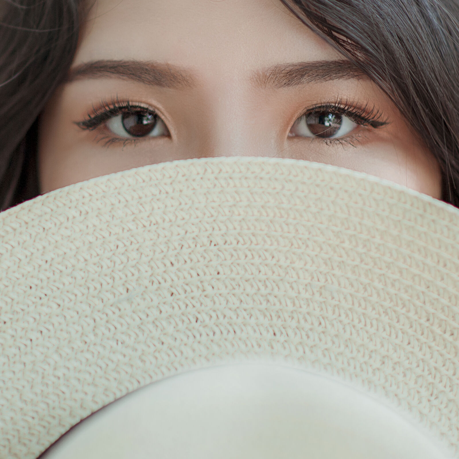Nikon AF-S Nikkor 85mm F1.8G sample photo. Person, covering, face, with photography