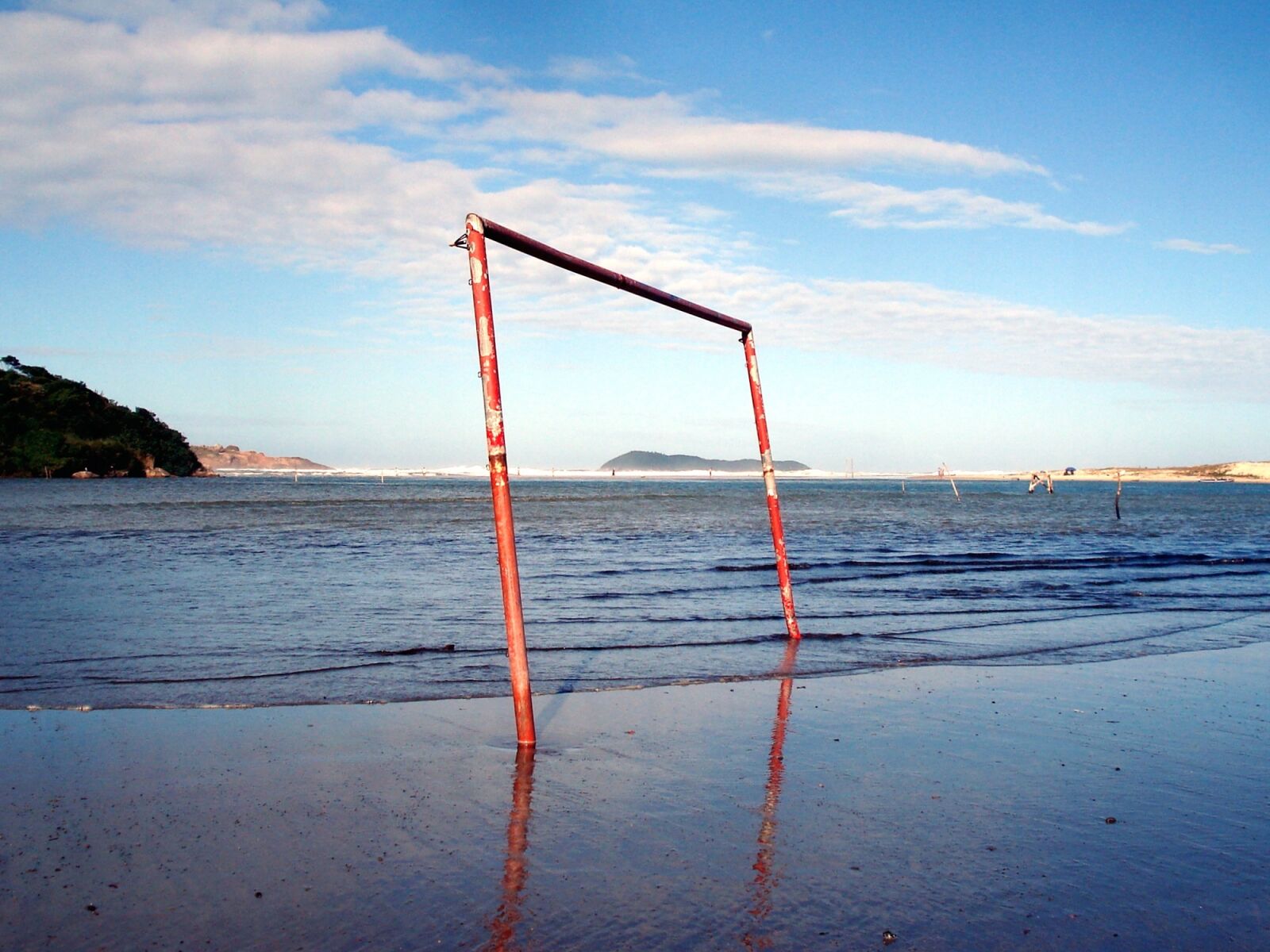 Sony DSC-W50 sample photo. Beach, detail, football, ocean photography