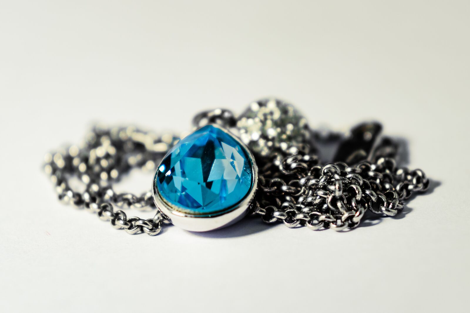 Canon EOS 200D (EOS Rebel SL2 / EOS Kiss X9) sample photo. Jewel, jewelry, diamond photography