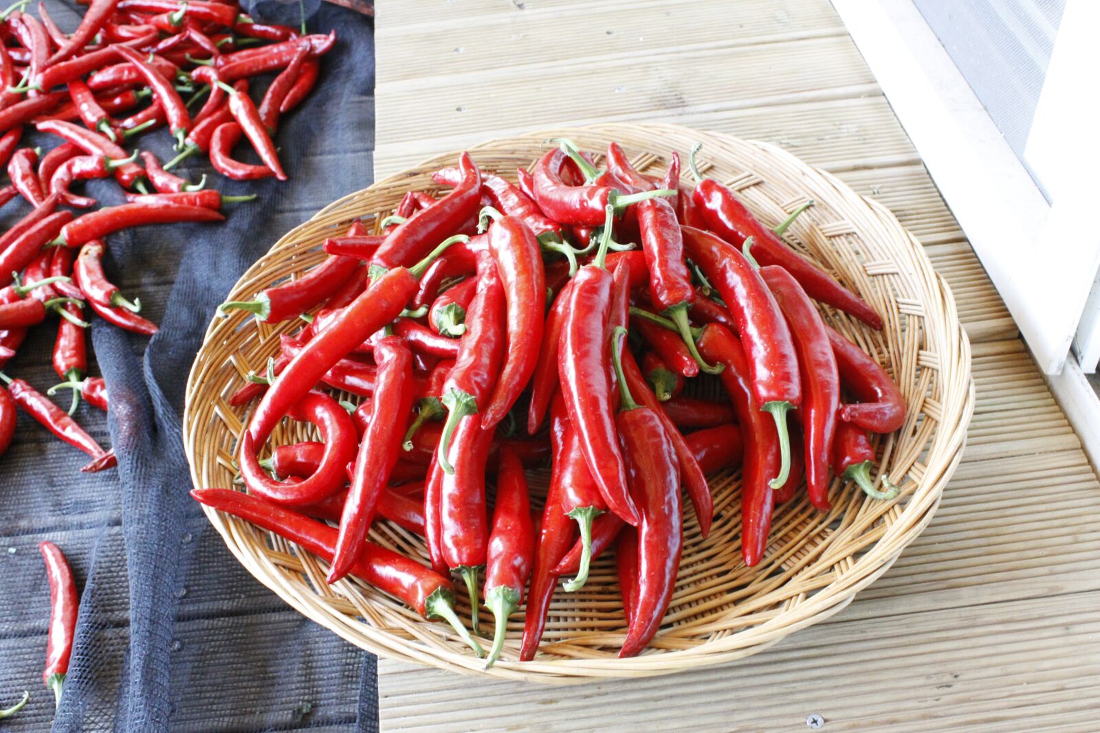Canon EOS 50D sample photo. Pepper, vegetable, basket photography