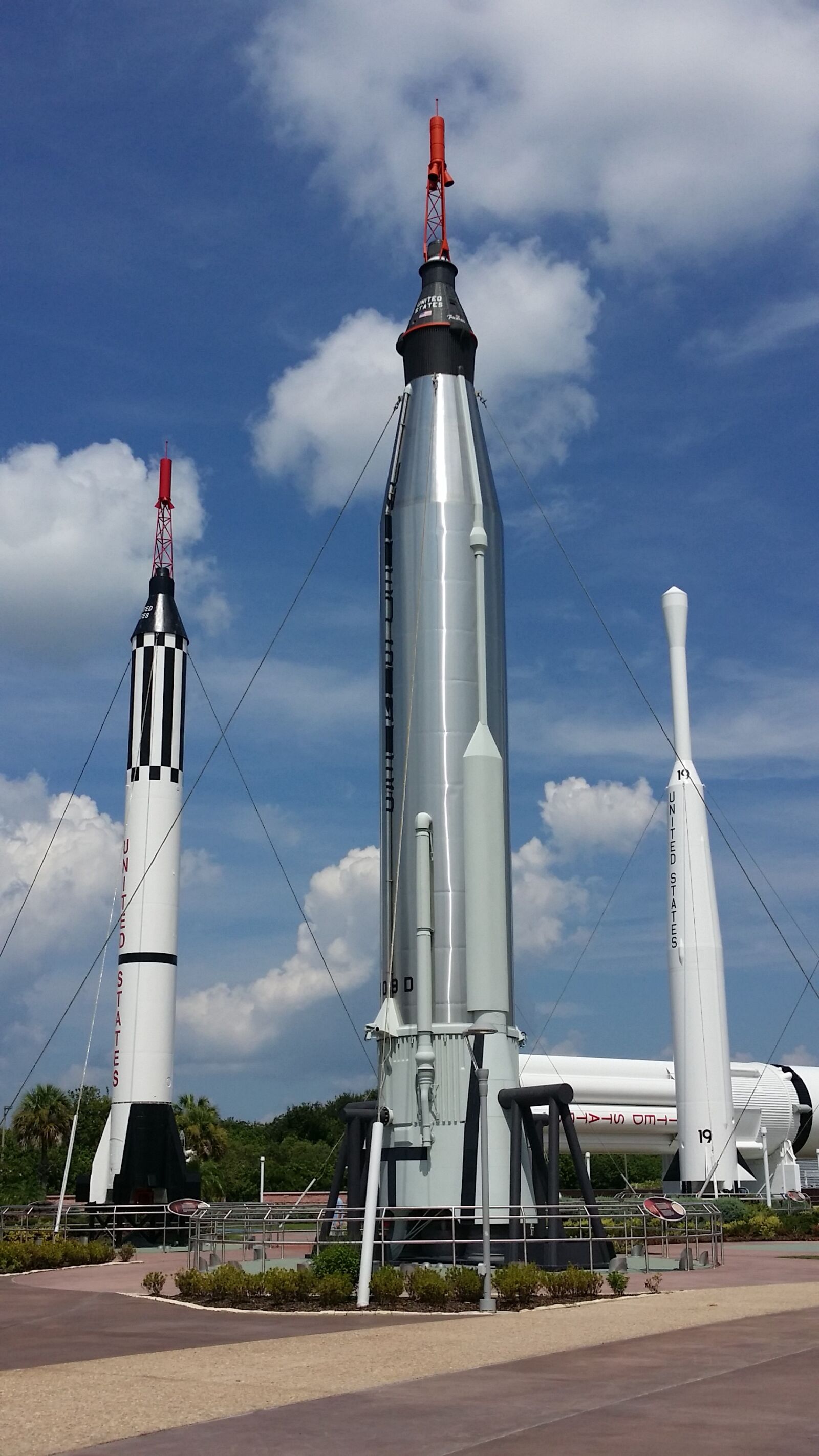 Samsung Galaxy S4 sample photo. Rockets, space, technology photography