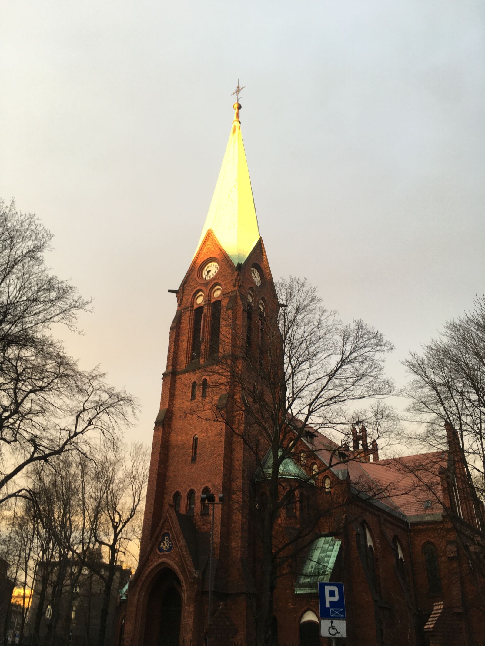 iPhone SE back camera 4.15mm f/2.2 sample photo. Church, sky, architecture photography