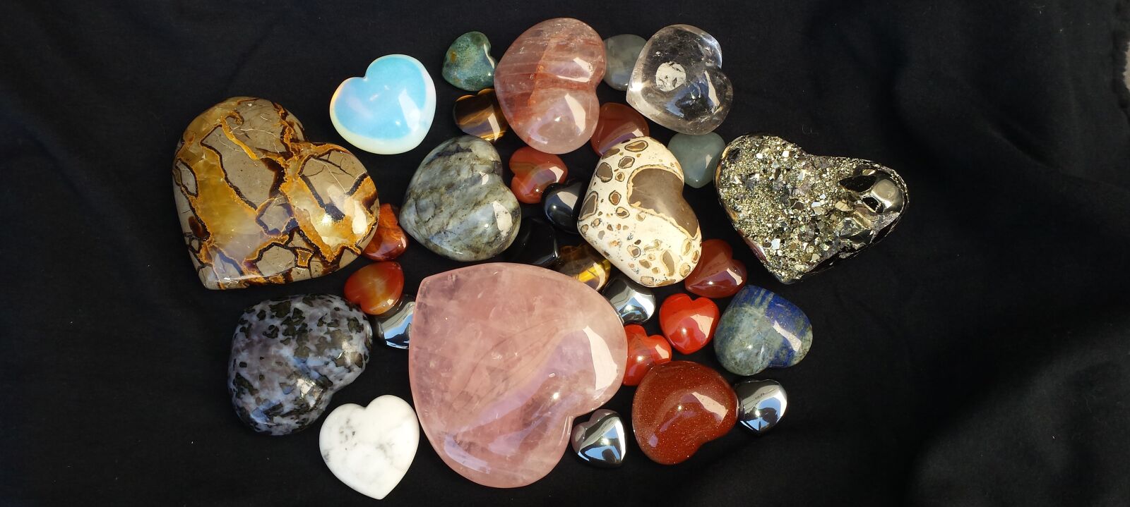 Samsung Galaxy S4 sample photo. Shaped stones, hearts, romance photography