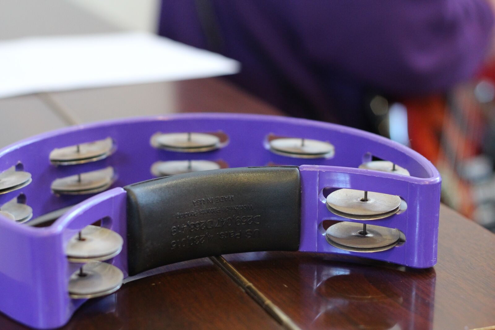 Canon EOS 700D (EOS Rebel T5i / EOS Kiss X7i) + Canon EF 50mm F1.8 II sample photo. Tambourine, purple, percussion photography