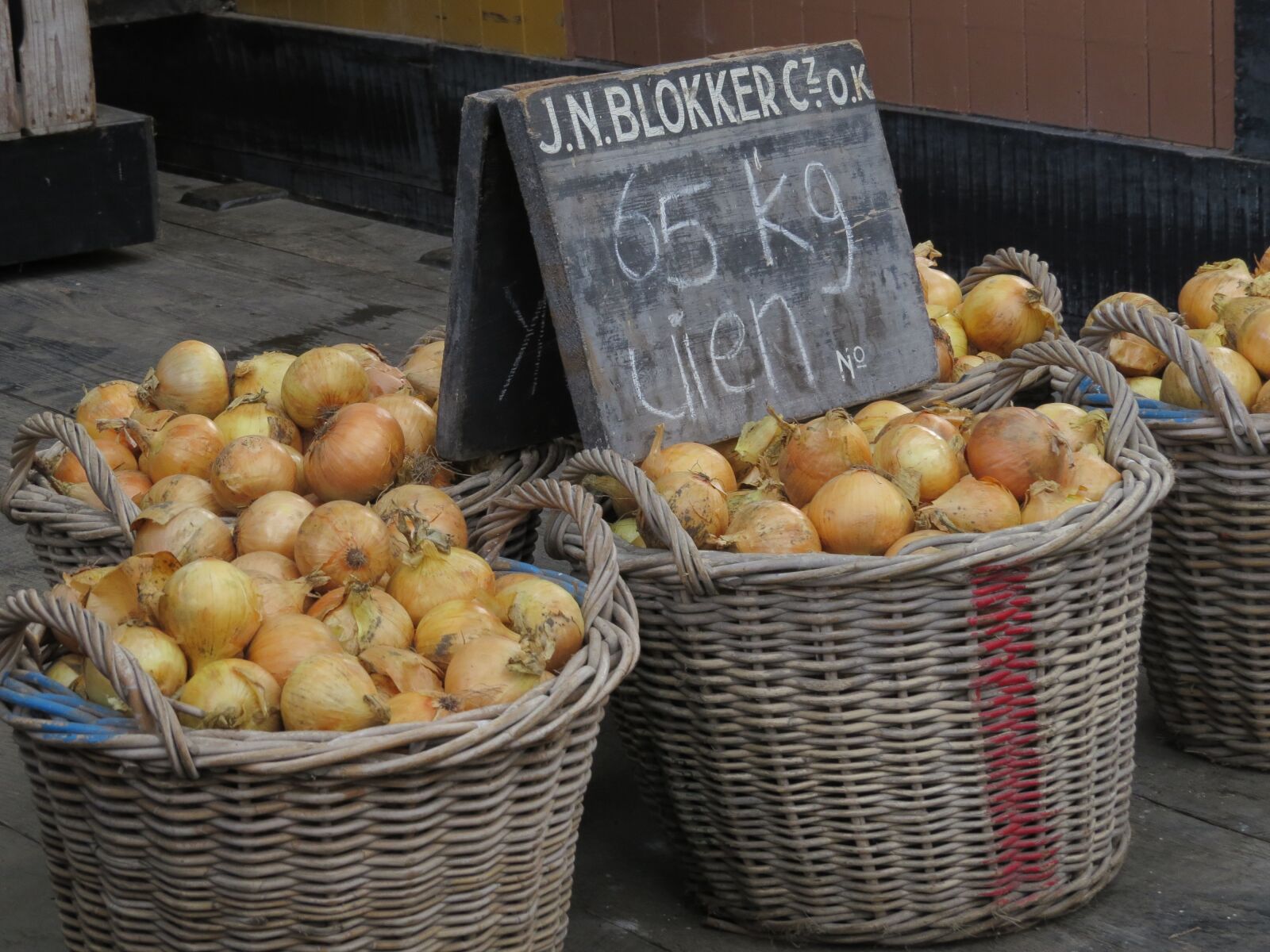 Canon PowerShot SX50 HS sample photo. Onions, basket, nostalgia photography