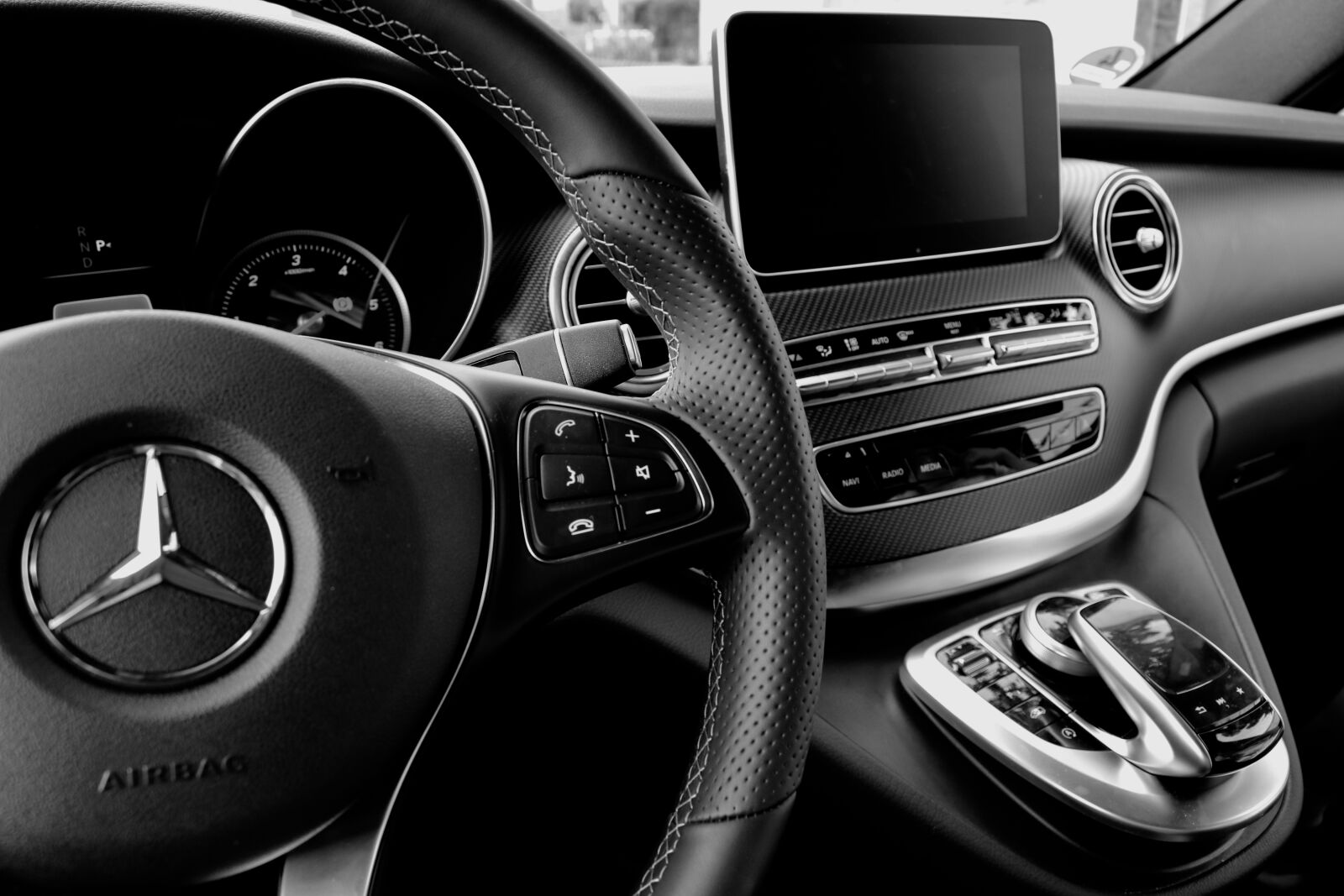 Canon EOS 750D (EOS Rebel T6i / EOS Kiss X8i) sample photo. Cockpit, dashboard, interior photography