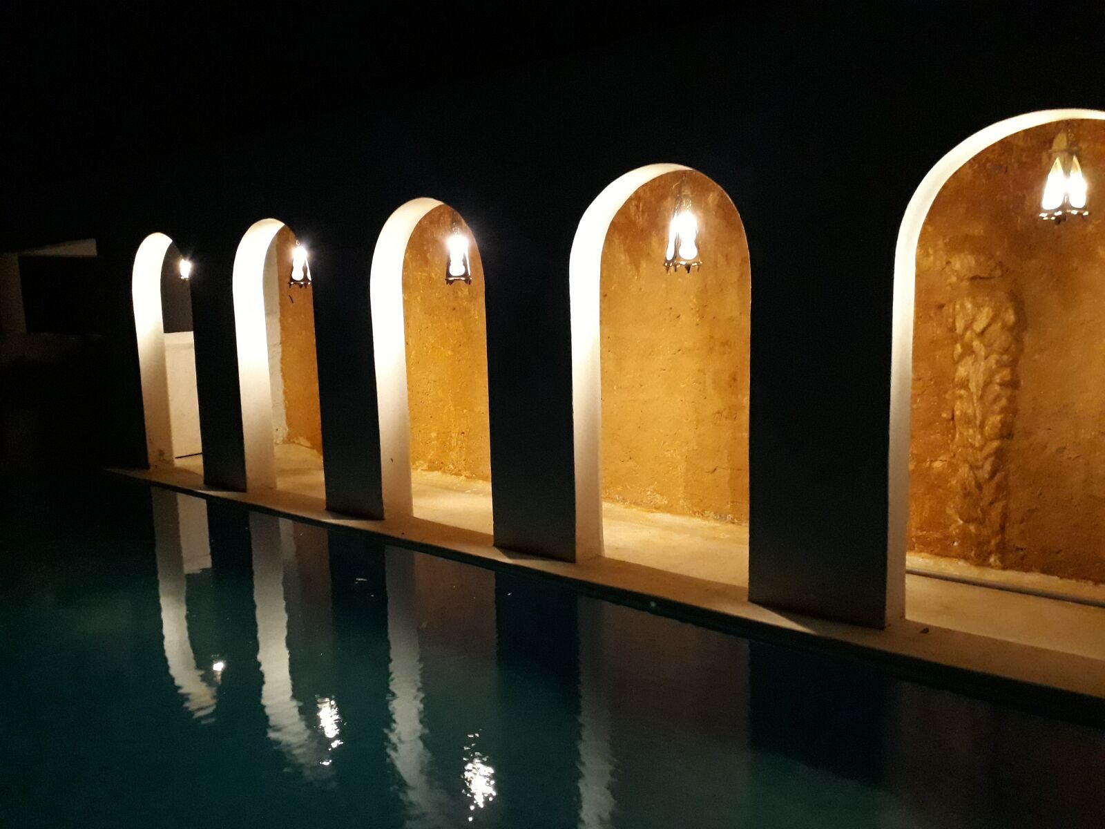 Samsung Galaxy J5 Prime sample photo. Arches, by night, lit photography