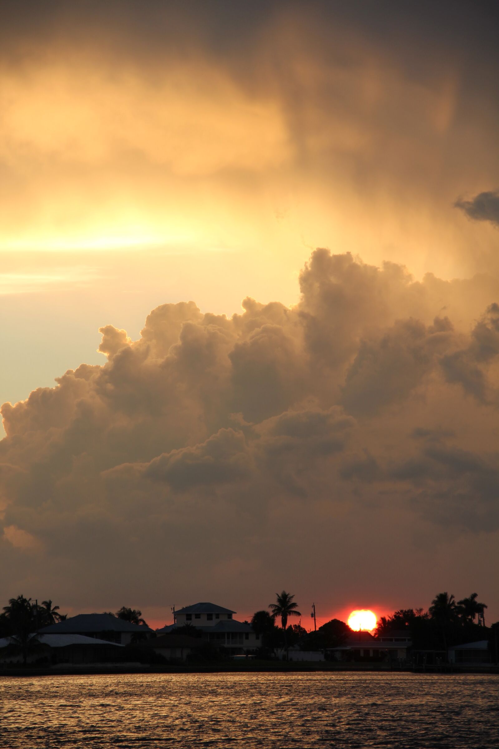 Canon EOS 550D (EOS Rebel T2i / EOS Kiss X4) sample photo. Dramatic abendstimmung, storm clouds photography