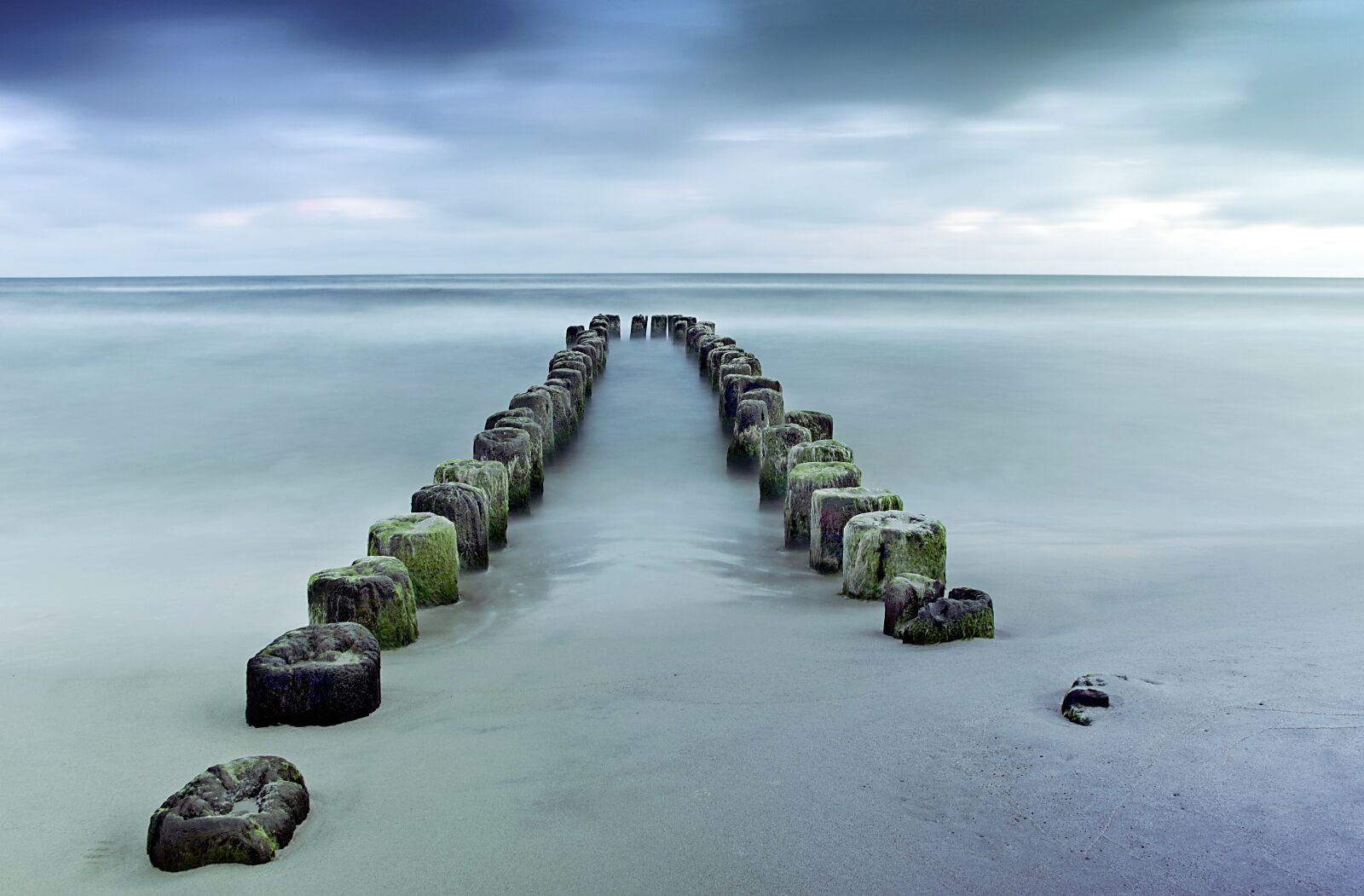 Pentax K-S2 sample photo. Breakwater, wooden, centrally photography