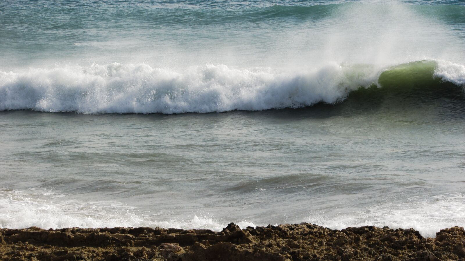 Canon PowerShot SX400 IS sample photo. Wave, smashing, beach photography