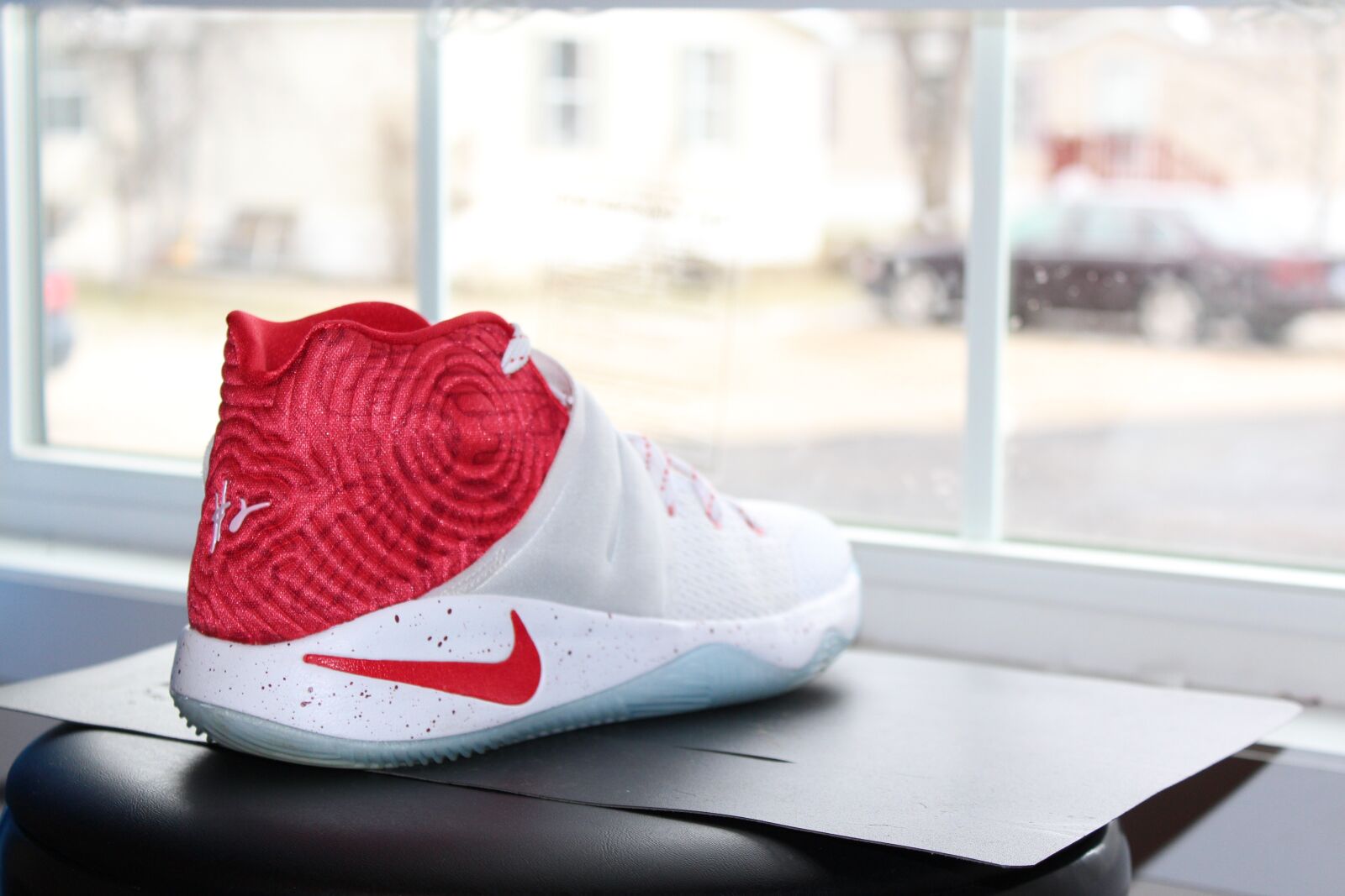 Canon EOS 650D (EOS Rebel T4i / EOS Kiss X6i) sample photo. Shoes, red, white photography