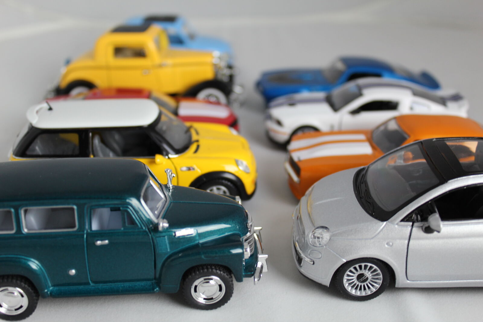 Canon EOS 600D (Rebel EOS T3i / EOS Kiss X5) sample photo. Lots, of, mini, cars photography