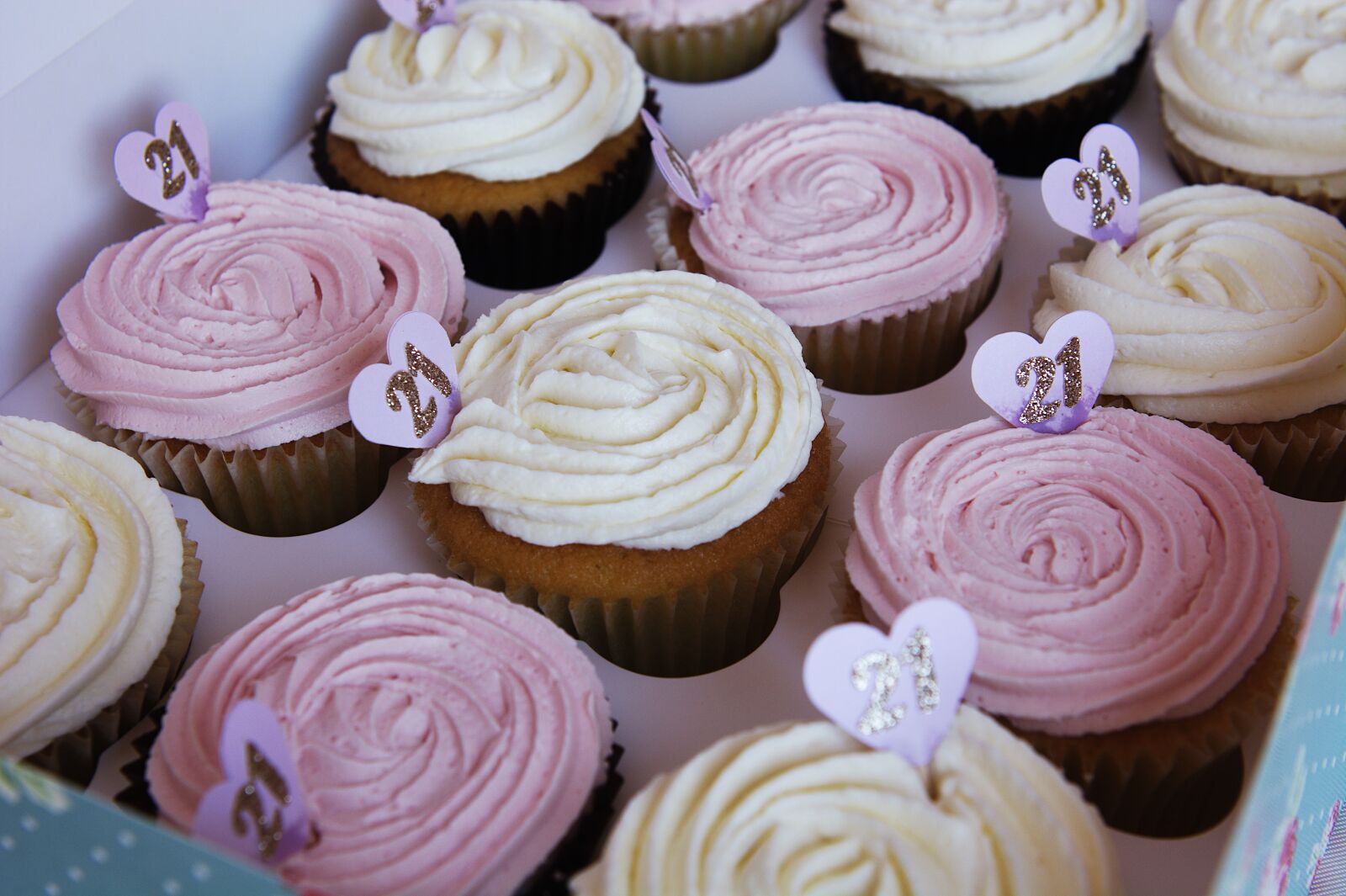 Nikon D7100 sample photo. Cupcakes, desserts, box of photography
