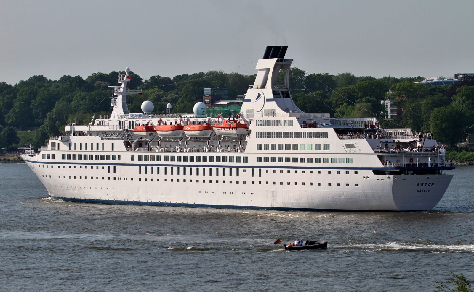 Canon EF 100-400mm F4.5-5.6L IS USM sample photo. Astor, cruise ship, seafaring photography