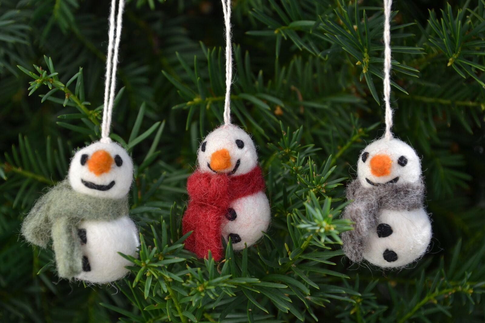 Nikon D3100 sample photo. Snowman, felt, deco photography