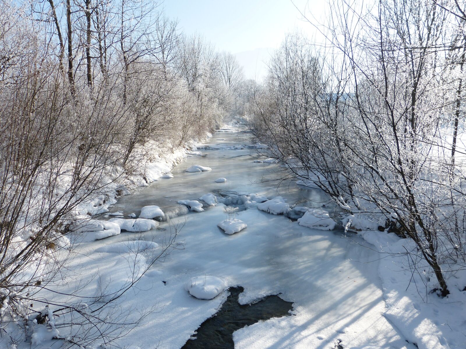 Panasonic Lumix DMC-FZ150 sample photo. Winter, river, frozen photography