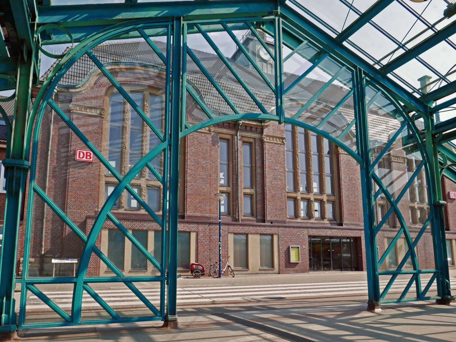 Panasonic Lumix DMC-LX100 sample photo. Bremerhaven, hbf, access photography
