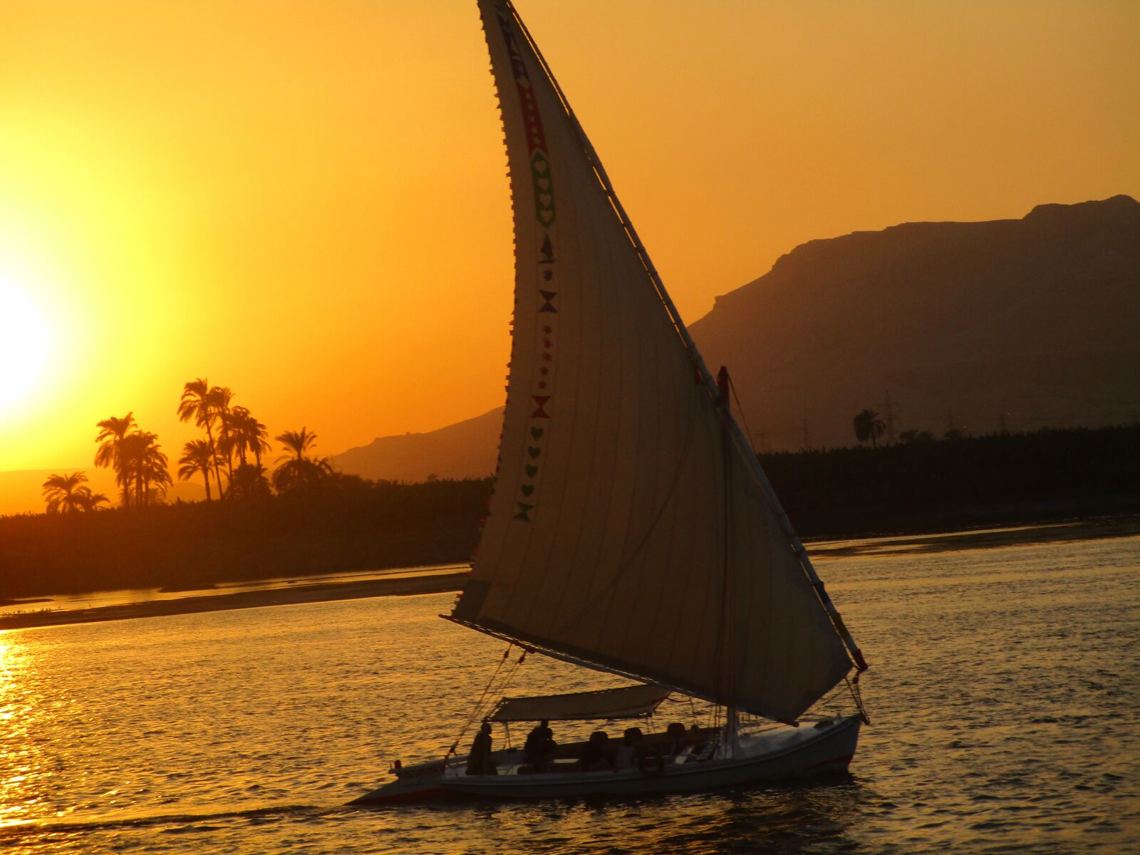 Canon IXUS 190 sample photo. Egypt, sails, felucca photography