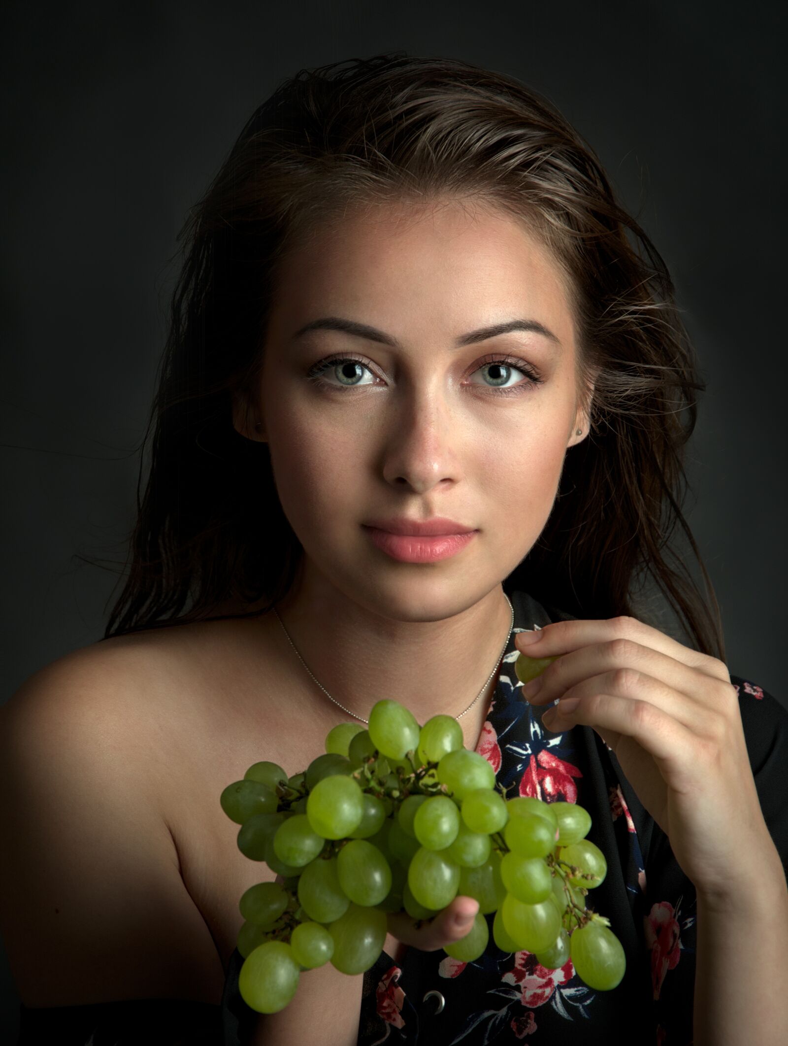 Nikon D7000 sample photo. Girl, grapes, beauty photography