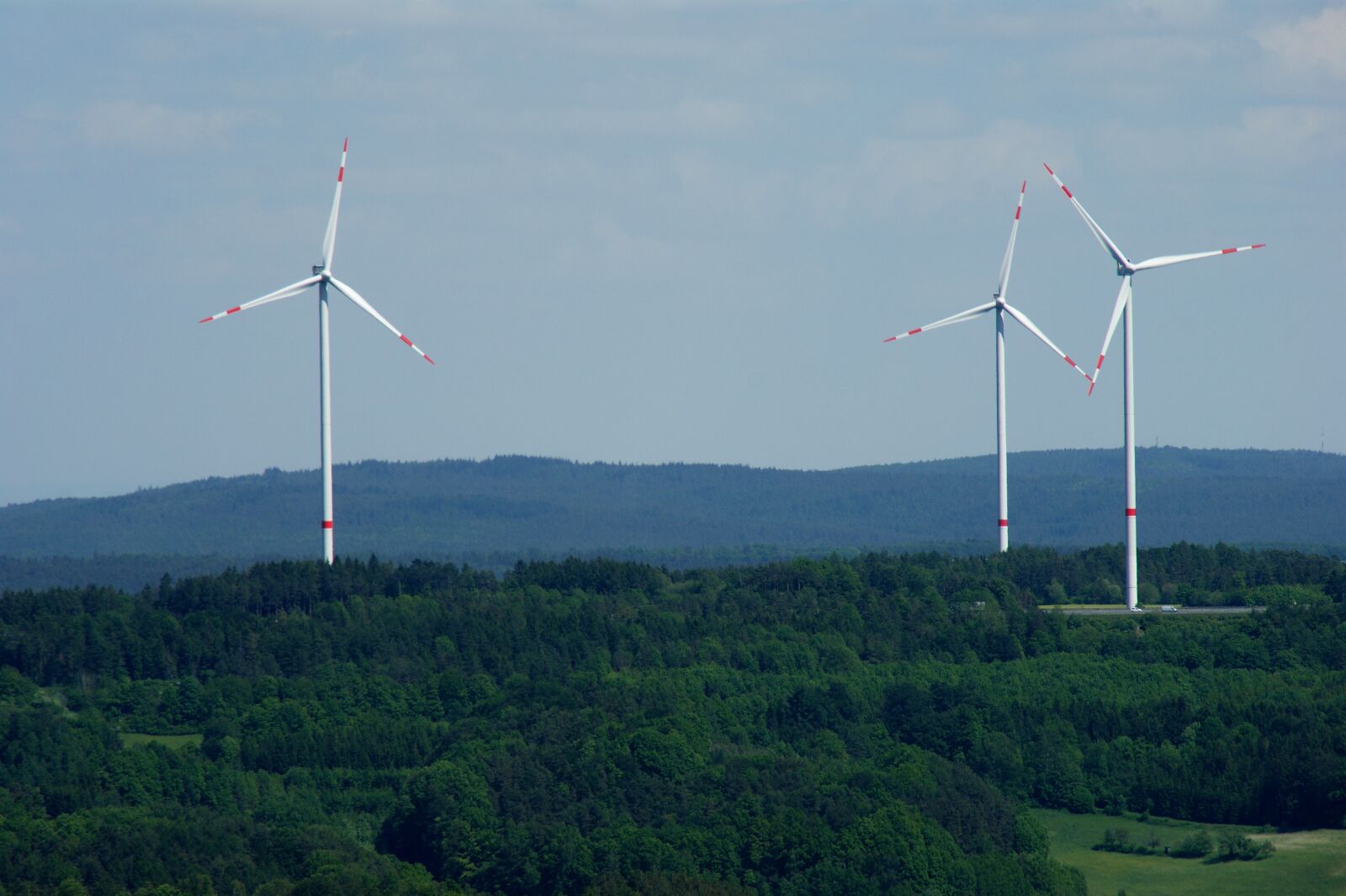 Sony Alpha DSLR-A350 sample photo. Electricity, wind, performance photography