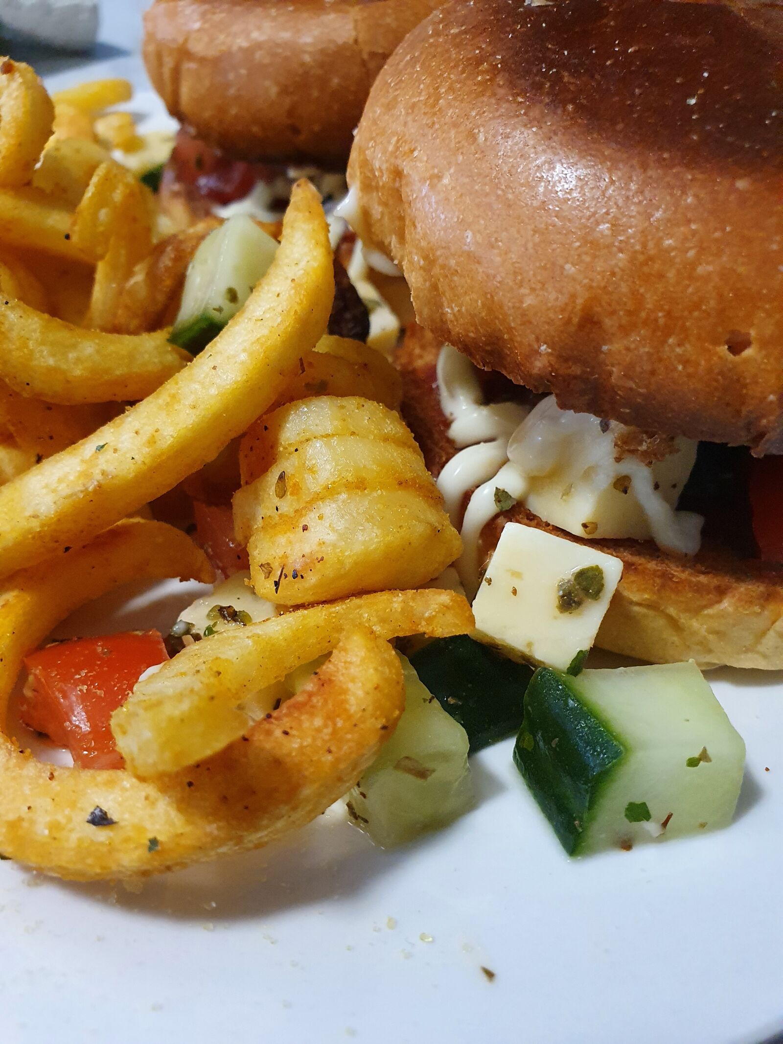 Samsung Galaxy S10 sample photo. Burger, murphy, fries photography
