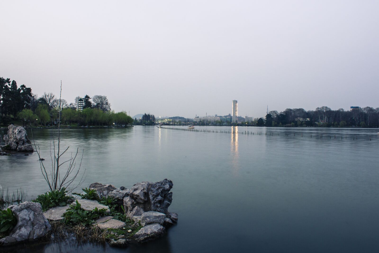 Canon EOS 650D (EOS Rebel T4i / EOS Kiss X6i) sample photo. Xuanwu lake, twilight, water photography
