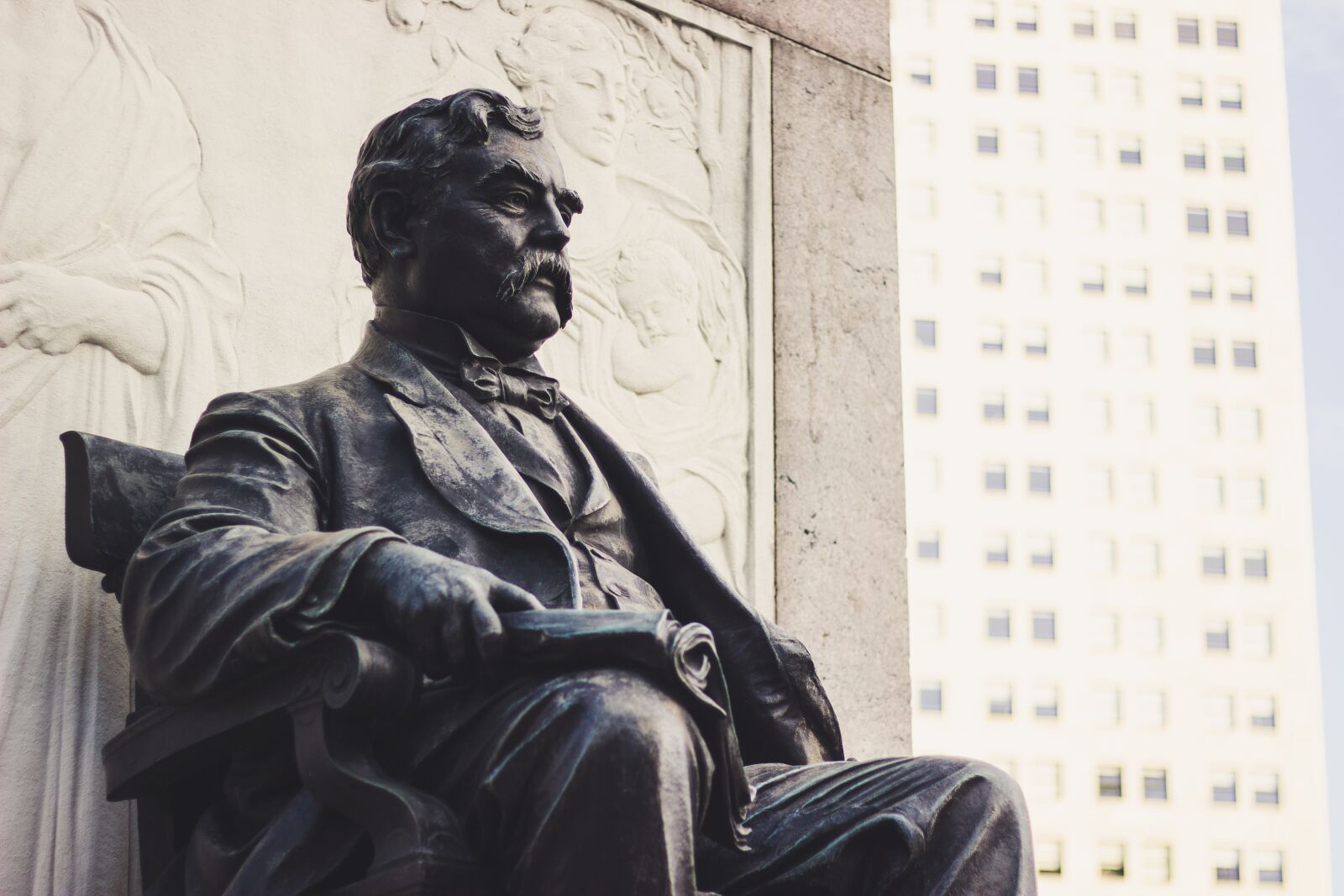 Canon EF 50mm F1.8 STM sample photo. Detroit, monument, statue photography