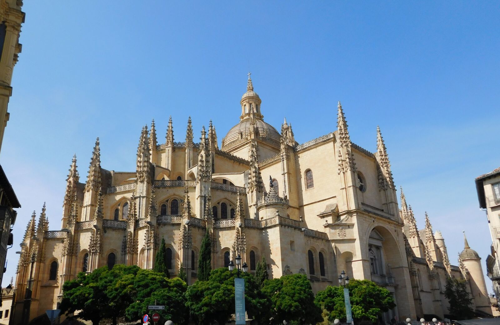 Nikon Coolpix L840 sample photo. Segovia, catedral, european photography