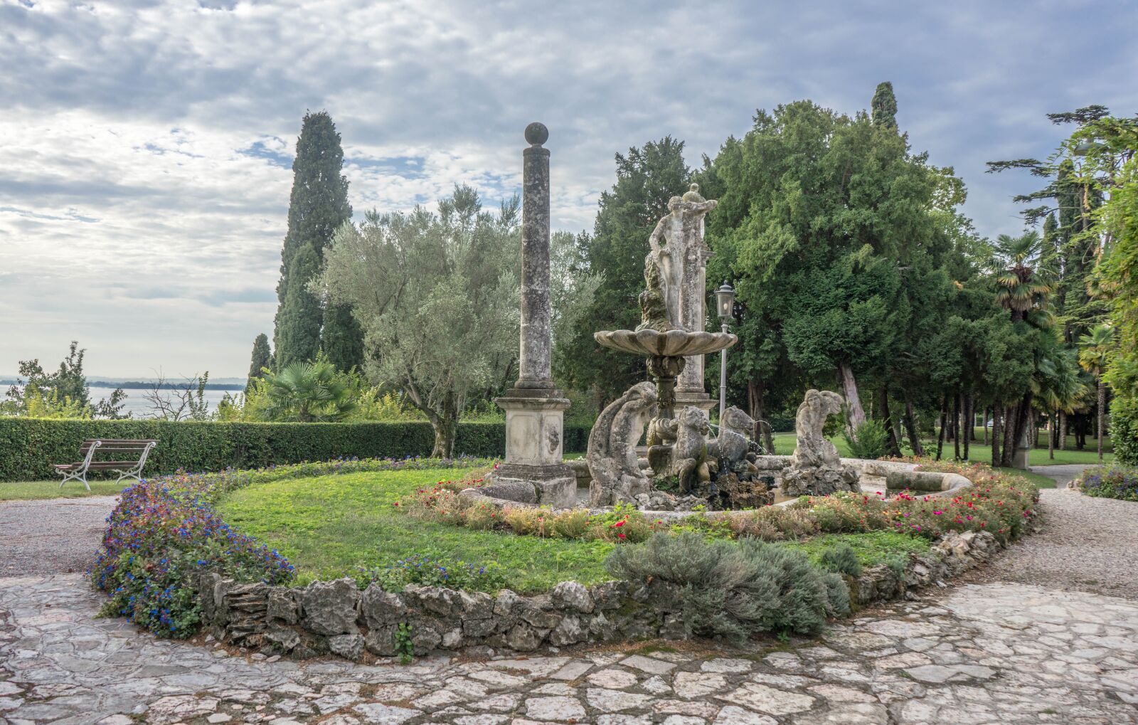 Sony a7R + Sony FE 28-70mm F3.5-5.6 OSS sample photo. Villa cortine, sirmione, garden photography