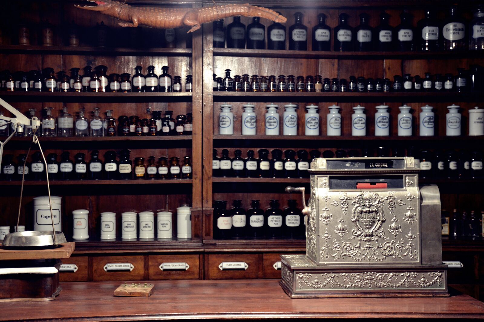 Nikon D3200 sample photo. Shop, pharmacy, cure photography