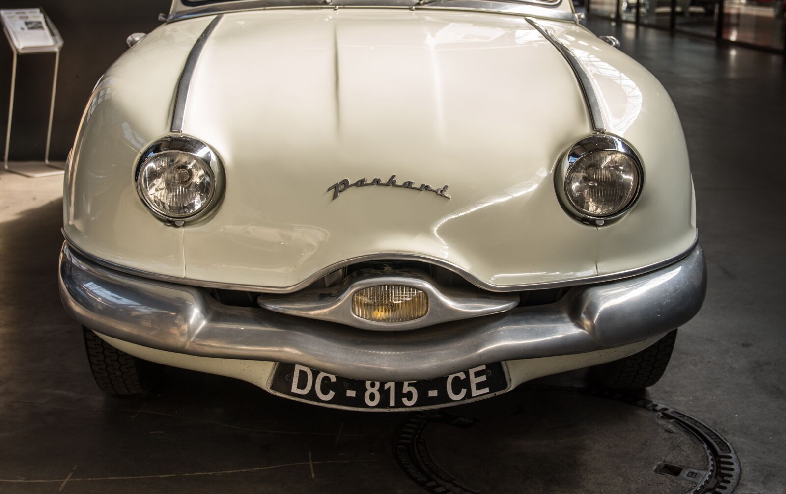 Pentax K-50 sample photo. Panhard, oldtimer, chrome photography