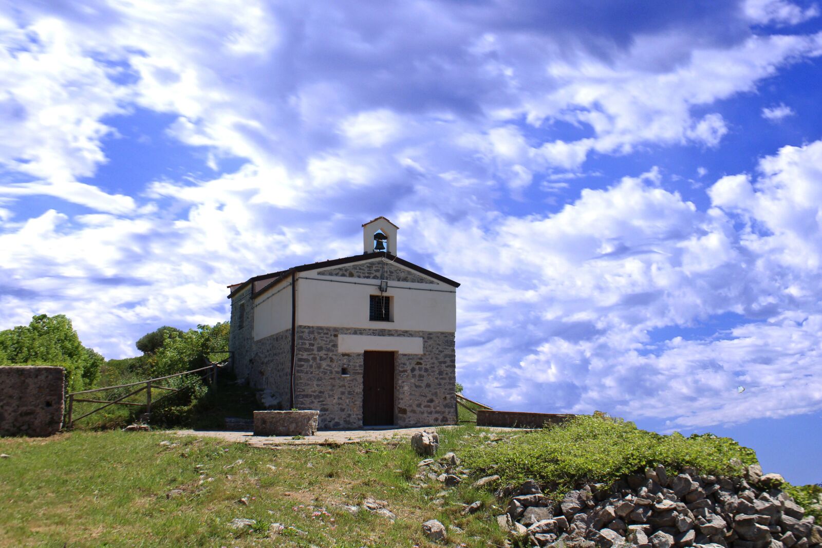 Canon EOS 1300D (EOS Rebel T6 / EOS Kiss X80) sample photo. Roccagloriosa, cilento, national park photography