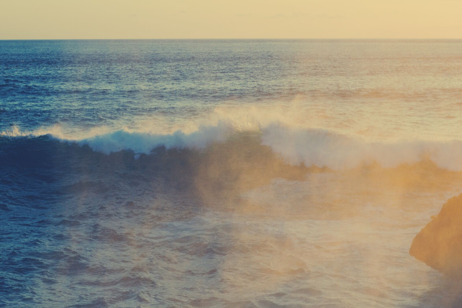 Canon EOS 550D (EOS Rebel T2i / EOS Kiss X4) + Canon EF 50mm F1.8 II sample photo. Bali, beach, deep, sea photography