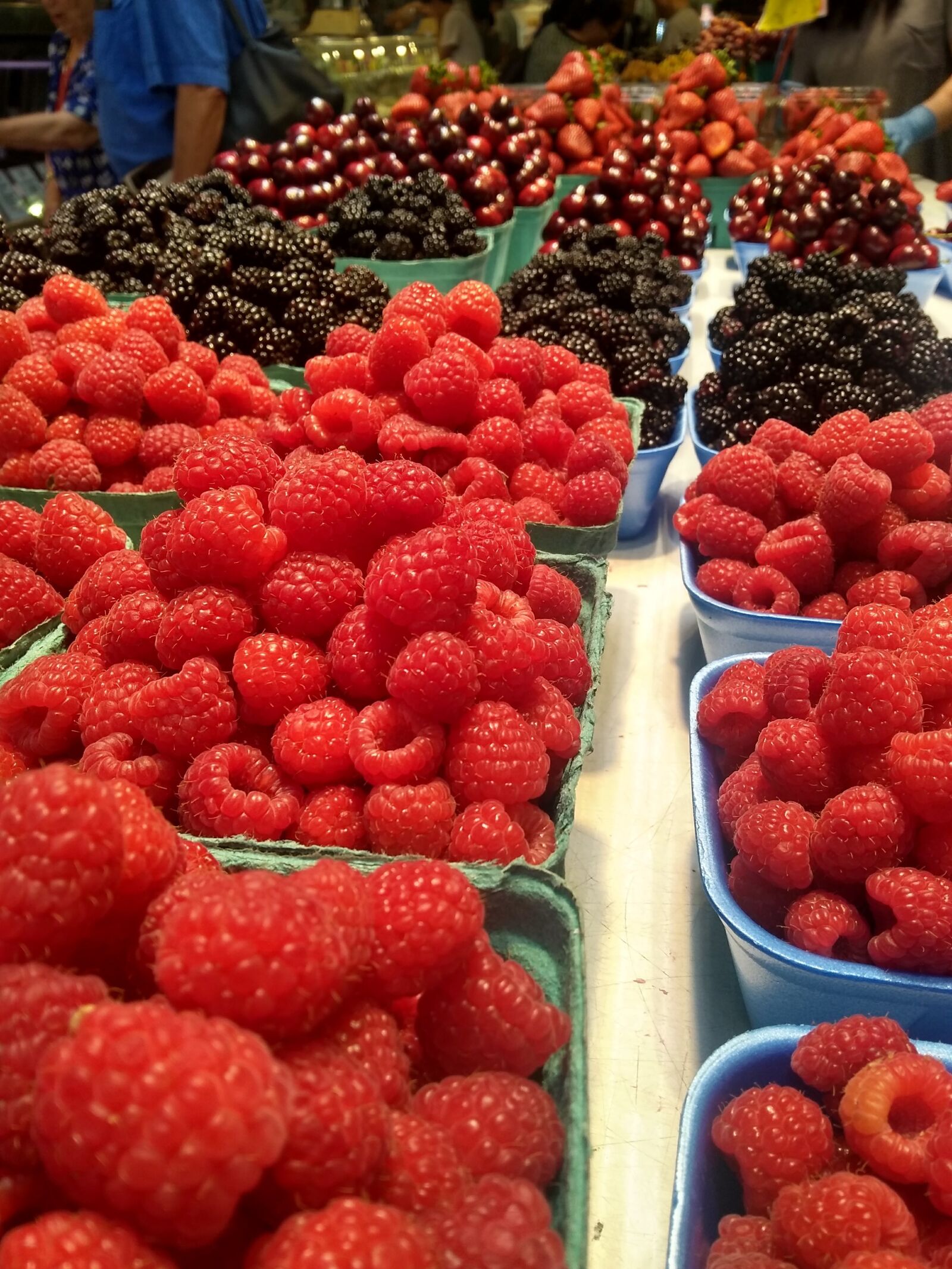 Motorola Moto G (5S) Plus sample photo. Raspberries, fruits, colorful photography