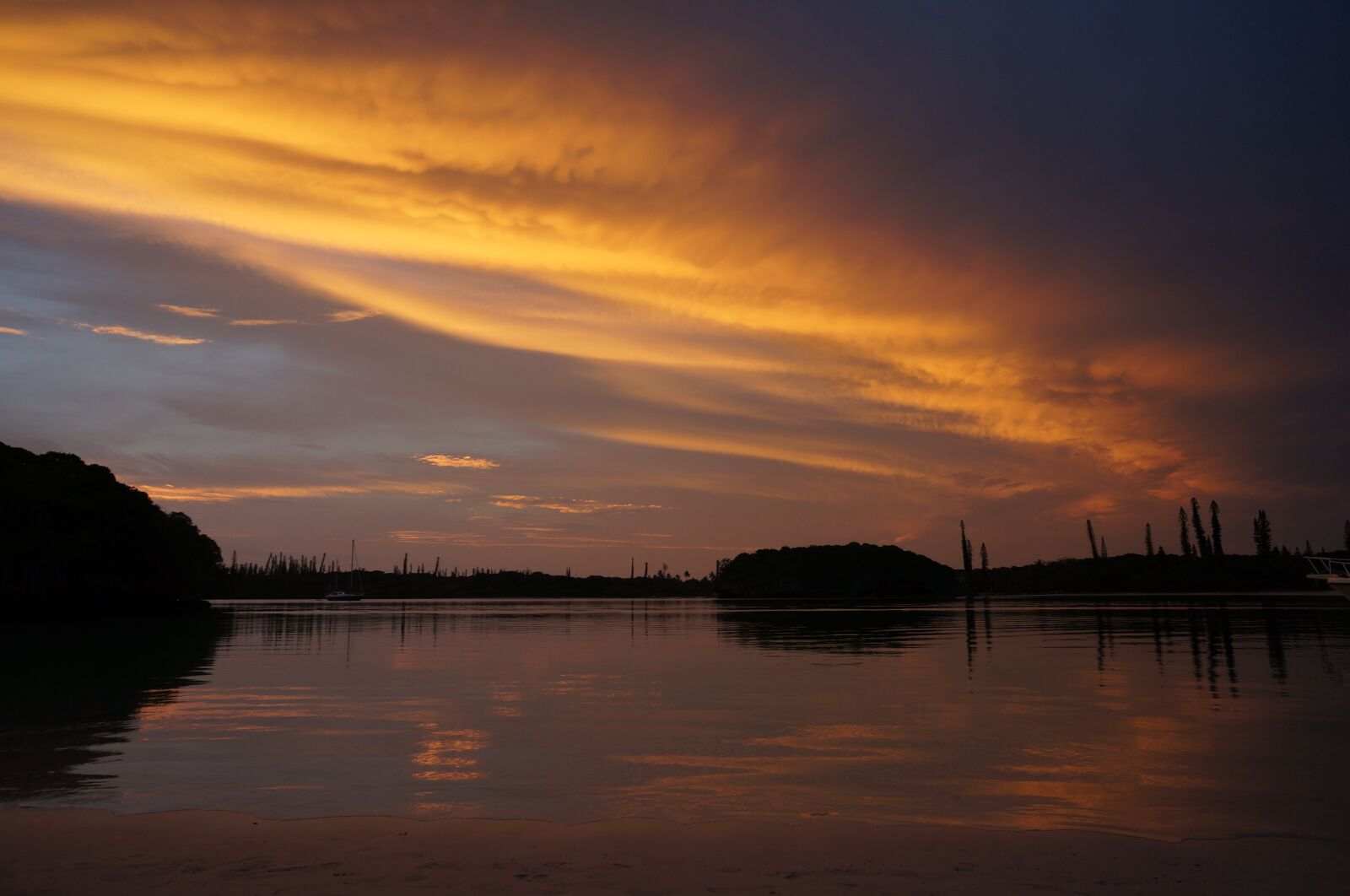 Sony Alpha NEX-5N + Sony E 16mm F2.8 sample photo. Sunset, sky, cloud photography