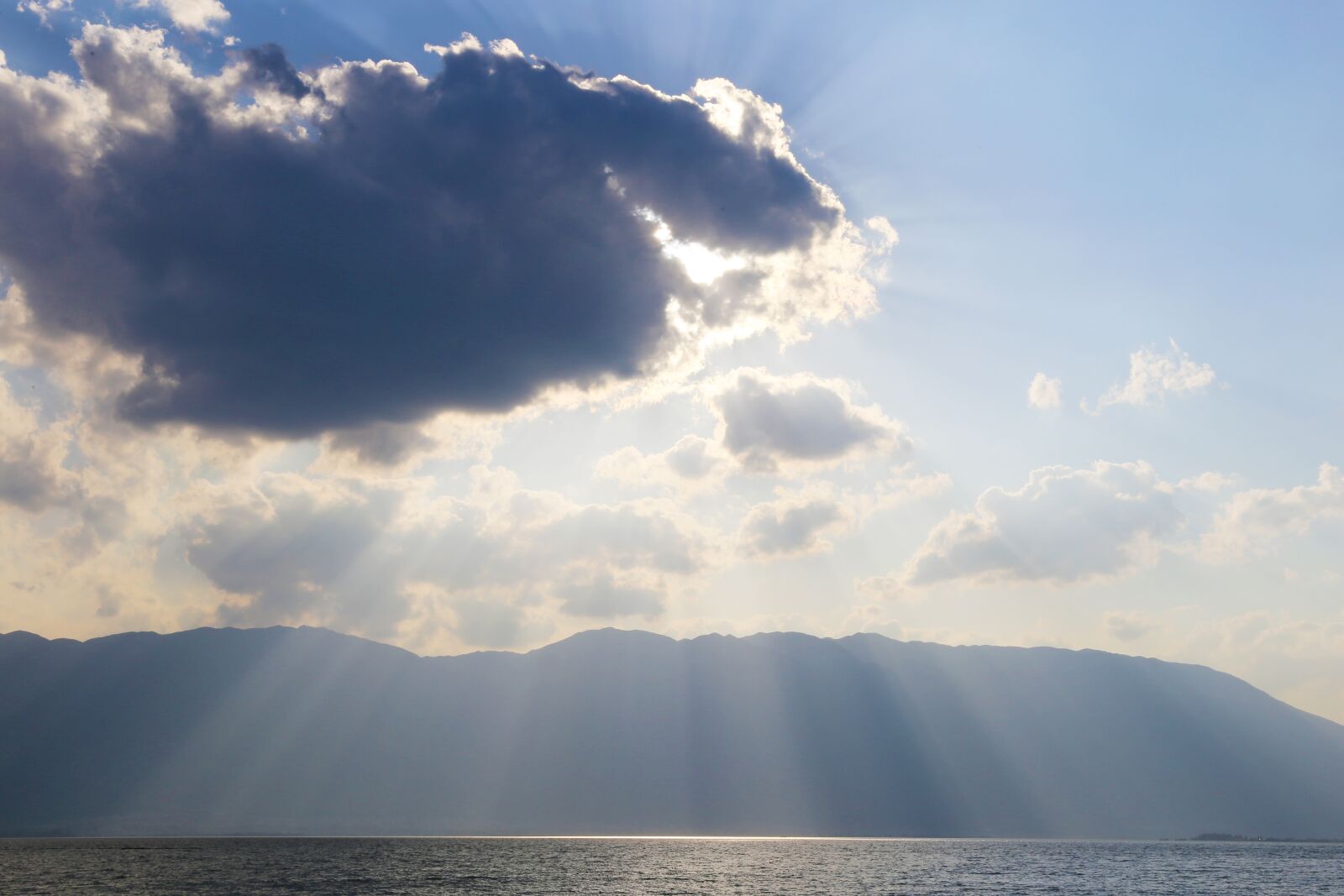 Canon EF 24-70mm F4L IS USM sample photo. Dali, erhai lake, sunset photography