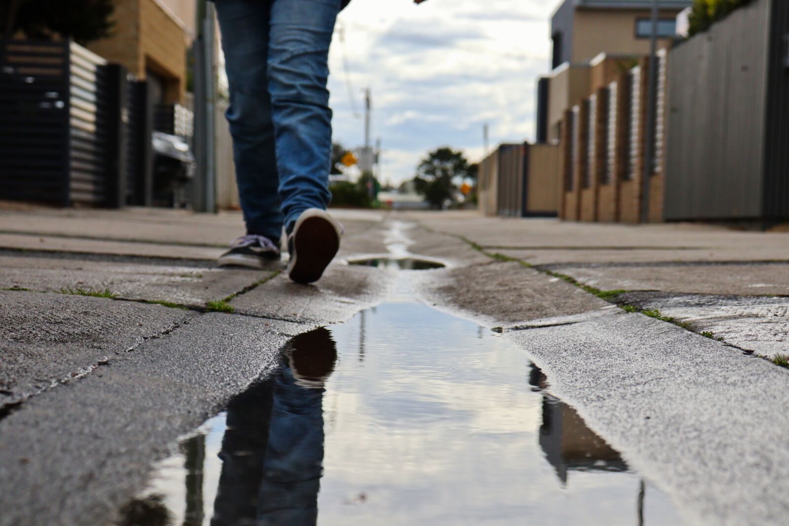 Canon EOS 250D (EOS Rebel SL3 / EOS Kiss X10 / EOS 200D II) sample photo. Water, step, clarity photography