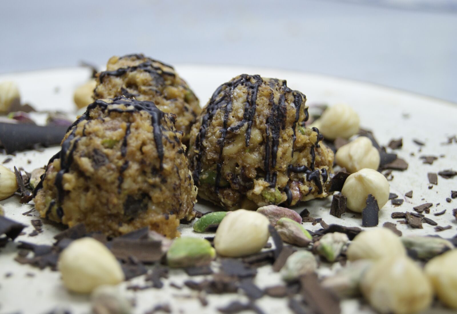 Sony Alpha DSLR-A290 sample photo. Cookie, pistachio, baked photography