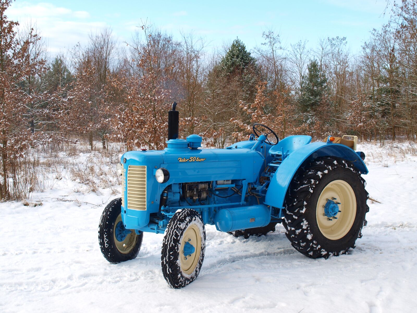 Olympus E-450 (EVOLT E-450) sample photo. Tractor, agriculture, the vehicle photography