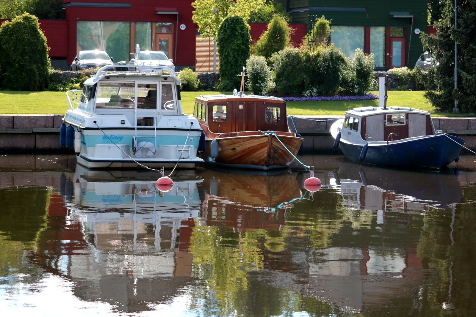 Canon EOS 750D (EOS Rebel T6i / EOS Kiss X8i) sample photo. Boat, reflection, tourism photography