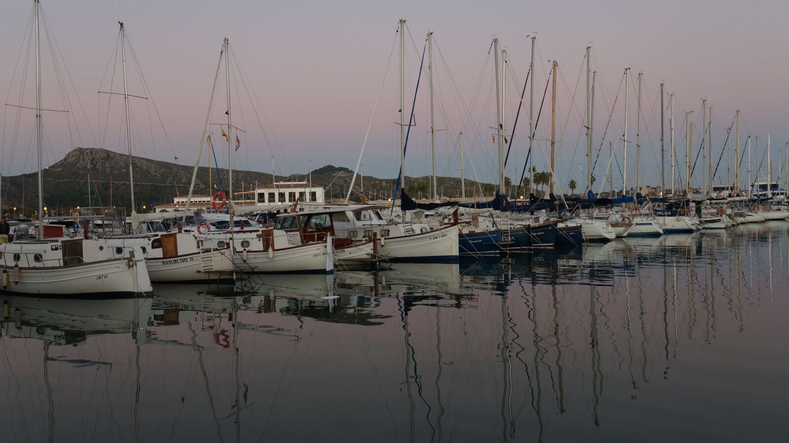 Sony SLT-A57 + Sony DT 18-250mm F3.5-6.3 sample photo. Boat harbour, puerto, sailing photography