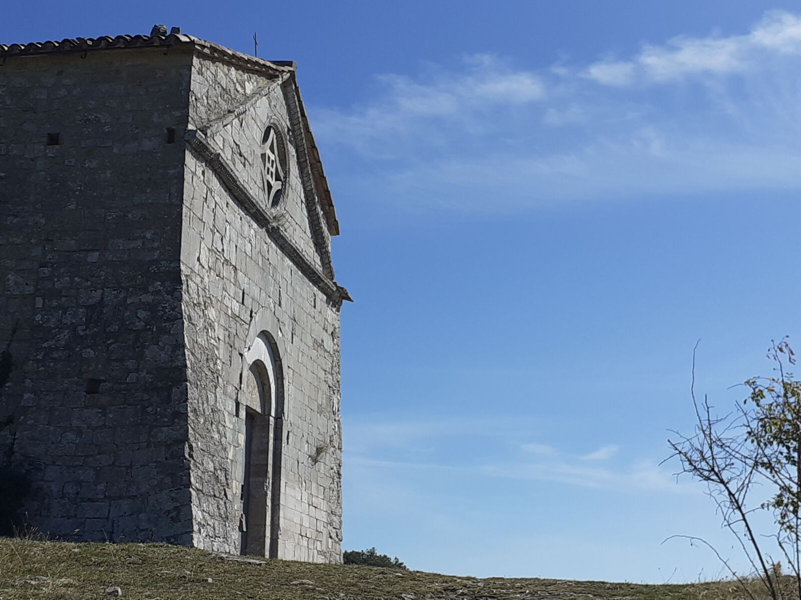 Samsung SM-A202F sample photo. Church, umbria, italy photography