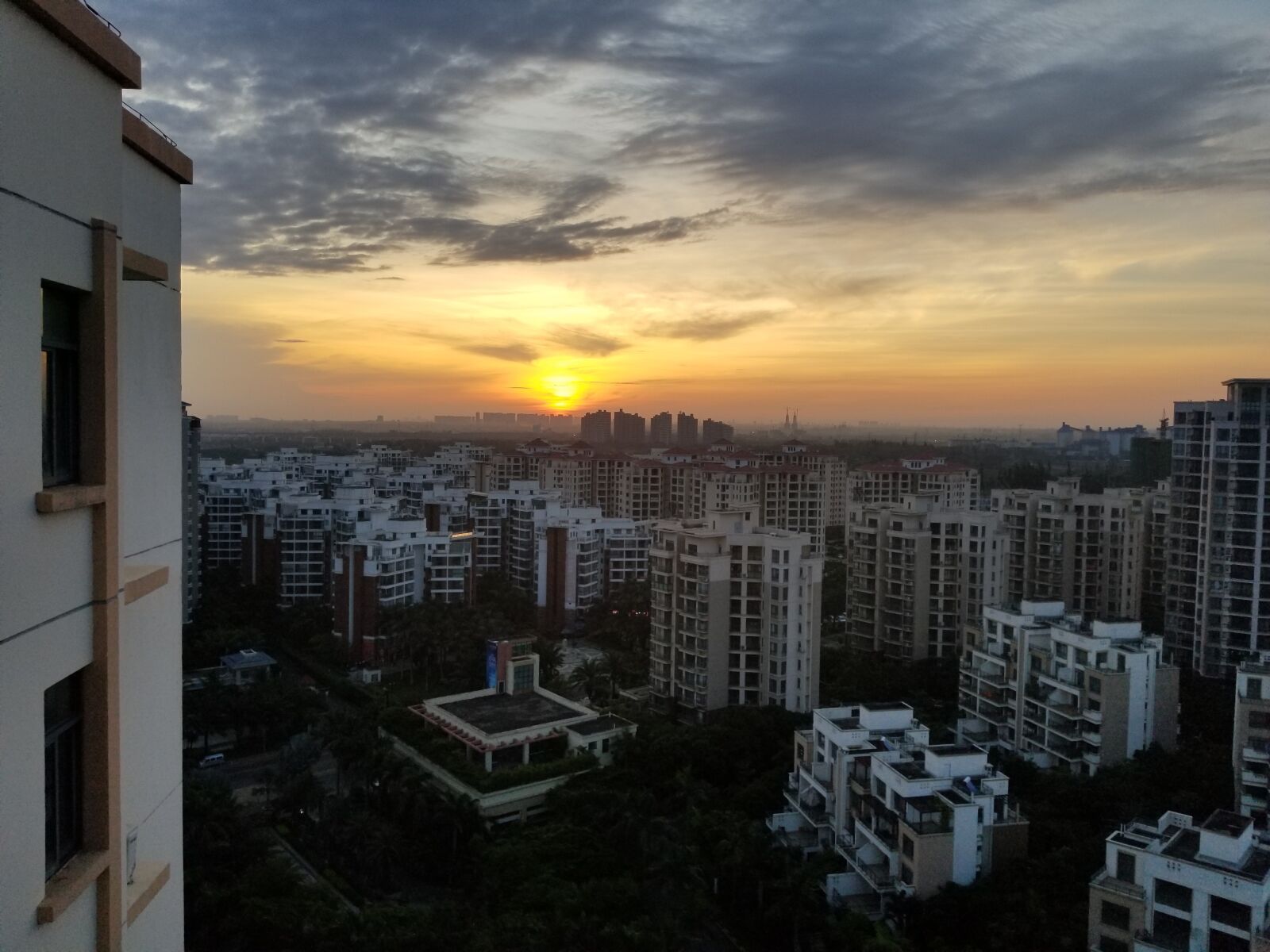 Samsung Galaxy S8+ sample photo. Peninsula, sunset, tall buildings photography
