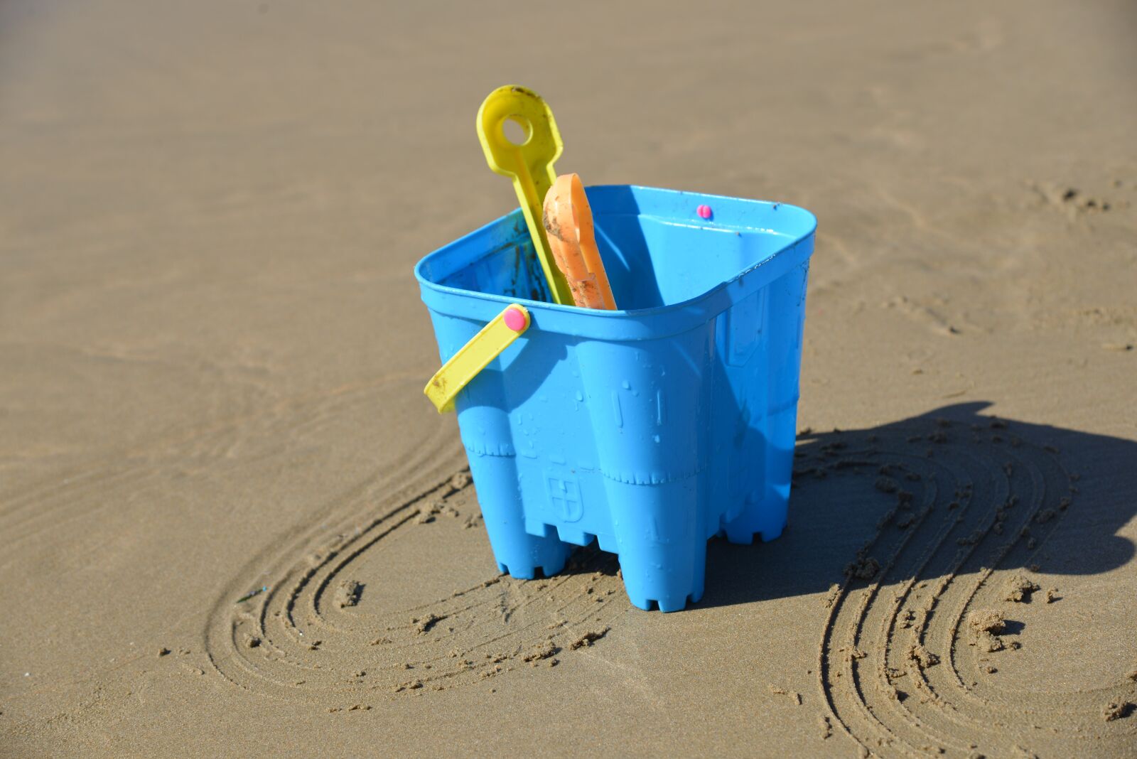 Nikon D600 sample photo. Beach, bucket, spade photography