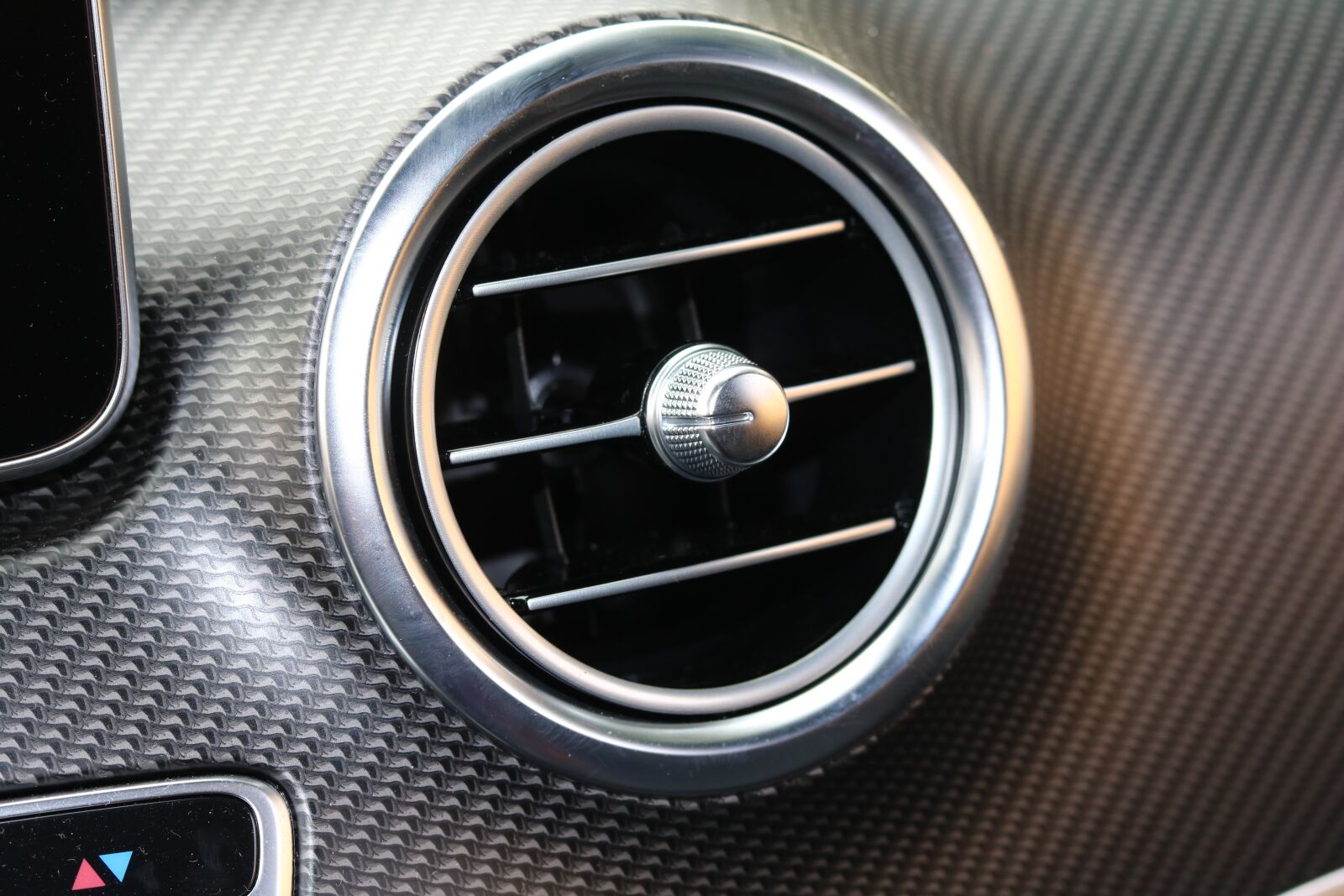 Canon EOS 750D (EOS Rebel T6i / EOS Kiss X8i) sample photo. Dashboard, vehicle, interior photography