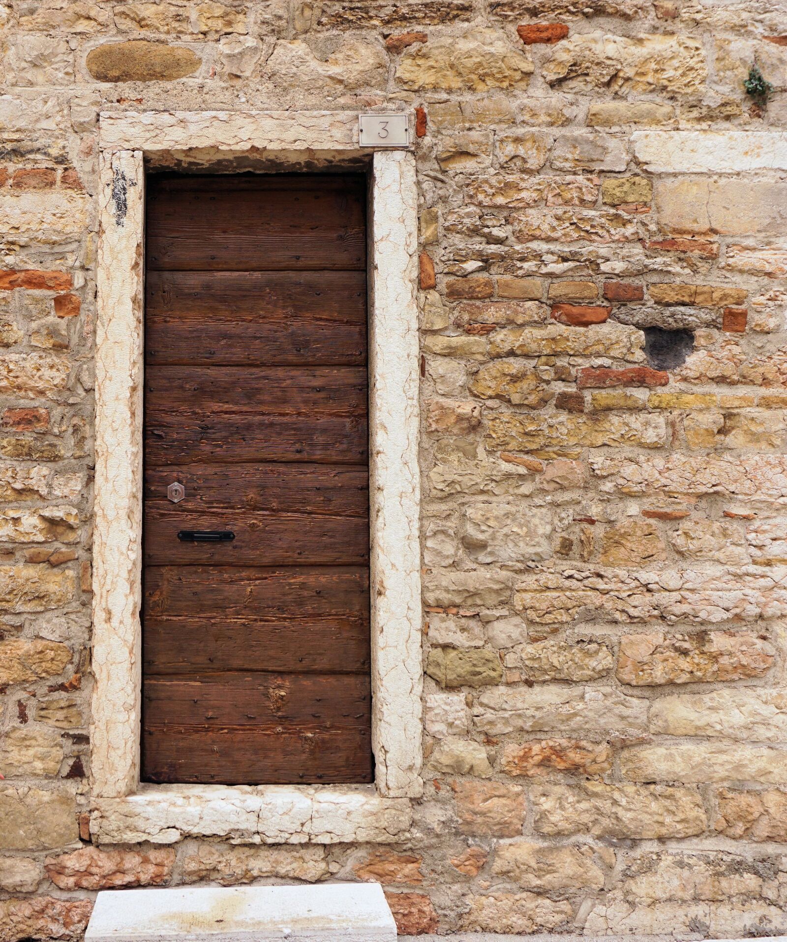 Sony a6000 sample photo. Input, door, house entrance photography